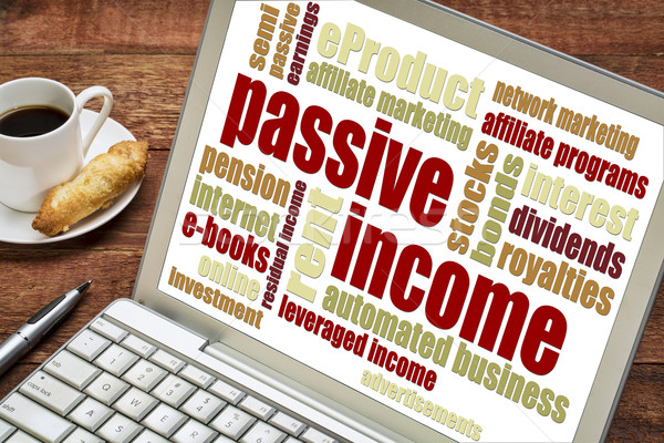 Passive Einkommen Wort-Wolke Laptop Tasse Kaffee Stock foto © PixelsAway