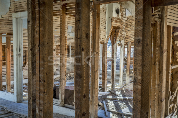 Abandonado casa interior dorado mina mosquitos Foto stock © PixelsAway