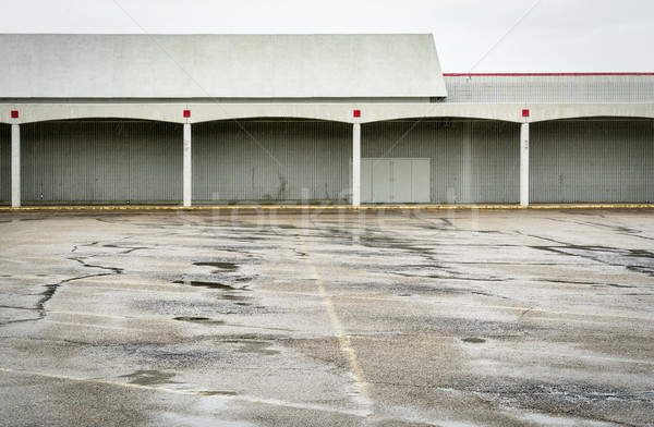 Stockfoto: Lege · parkeerplaats · gesloten · beneden · mall · regen