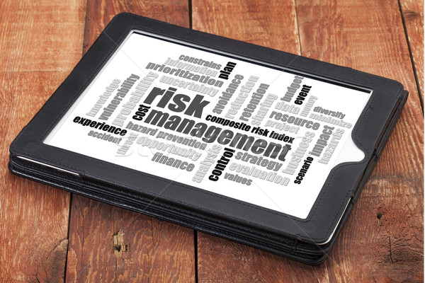 Stock fotó: Kockázatmenedzselés · szófelhő · digitális · tabletta · rusztikus · fa · asztal