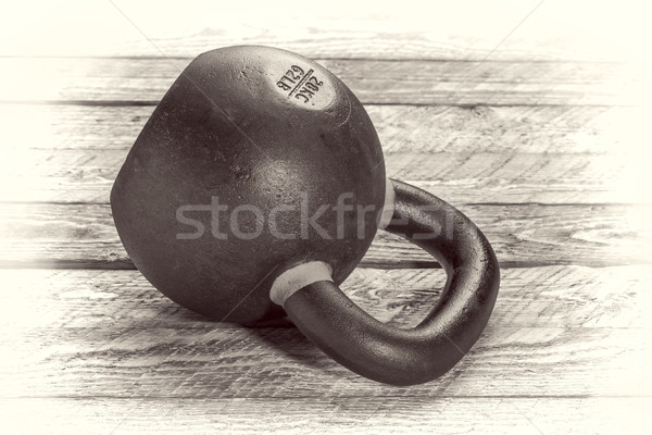Pesante ferro kettlebell fitness rustico legno Foto d'archivio © PixelsAway