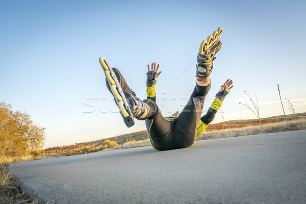 Korcsolyázás baleset férfi görkorcsolyázó zuhan beton Stock fotó © PixelsAway