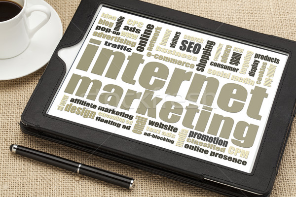 Internet marketing digitale tablet woordwolk beker koffie Stockfoto © PixelsAway