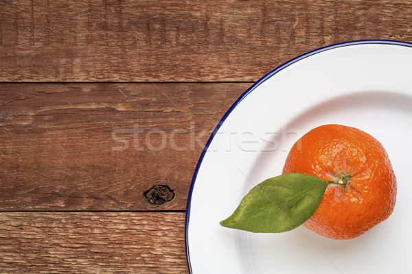Mandarin fém fogzománc tányér fehér rusztikus Stock fotó © PixelsAway