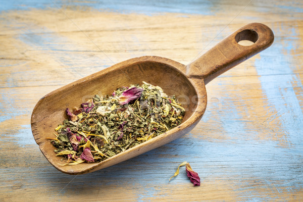 Egészséges gyomor gyógynövény tea rusztikus fából készült merítőkanál Stock fotó © PixelsAway