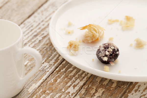 Foto stock: Sobremesa · cereja · queijo · branco