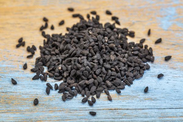 Negru chimion seminţe grunge vopsit Imagine de stoc © PixelsAway