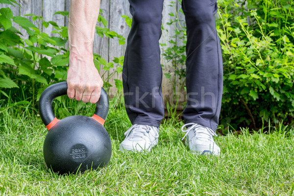 Kettlebell edzés udvar szabadtér fitnessz súlyzós edzés Stock fotó © PixelsAway