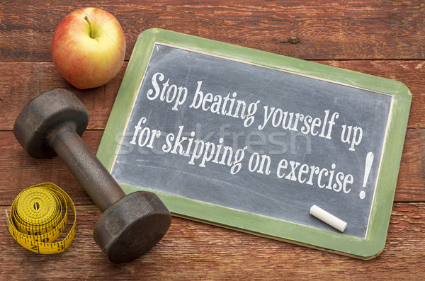 Exercice fitness arrêter vous-même up tableau noir Photo stock © PixelsAway