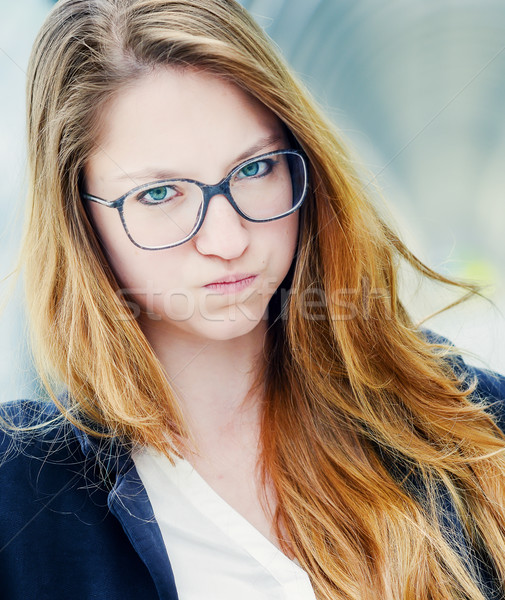 Pensativo preocupado empresária retrato fora escritório Foto stock © pixinoo