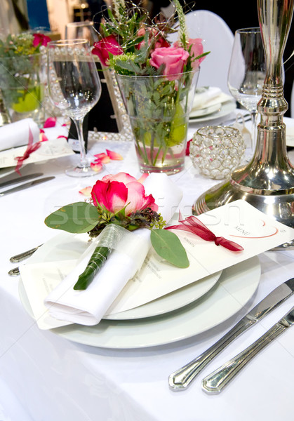 Coberto banquete vermelho rosas vermelhas decoração tabela Foto stock © pixpack