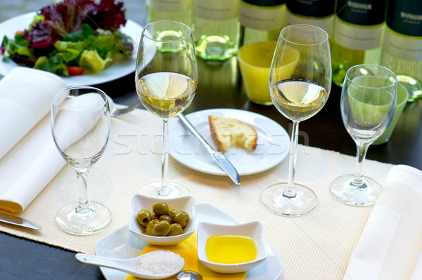 Fedett étkezőasztal borospoharak bor üveg étterem Stock fotó © pixpack