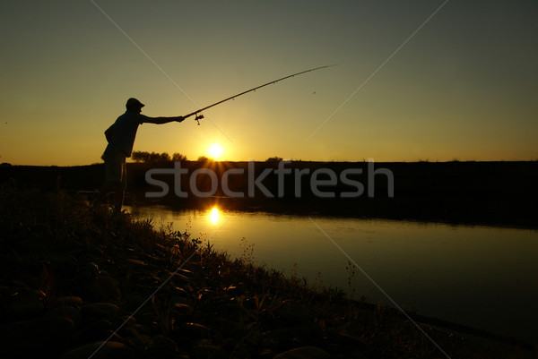 Balık tutma geç akşam erkekler gece nehir Stok fotoğraf © Pozn