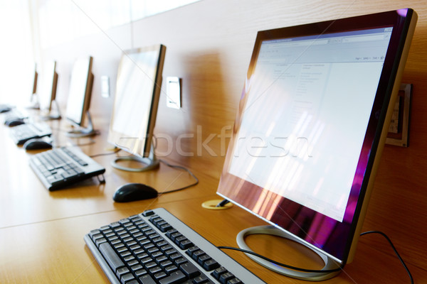 Számítógép osztályterem fotó csetepaté számítógépek főiskola Stock fotó © pressmaster