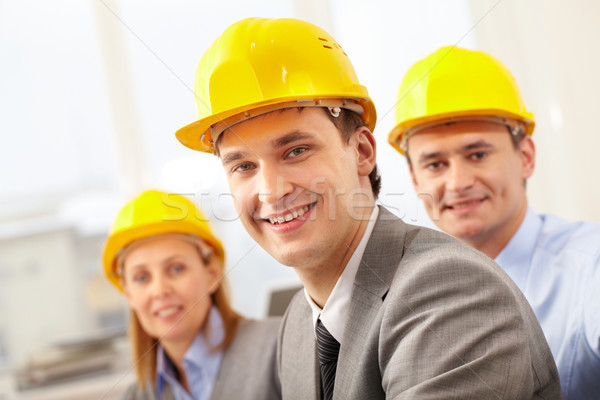 Foto stock: Arquiteto · sorridente · capacete · dois · colegas · negócio