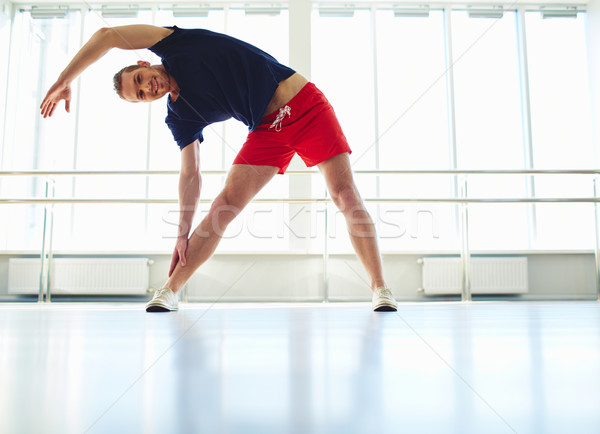 Imagine de stoc: Fericit · antrenament · portret · tânăr · exercita · sală · de · gimnastică
