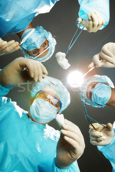 Stock foto: Speichern · Patienten · drei · Chirurgen · Biegen · Frau
