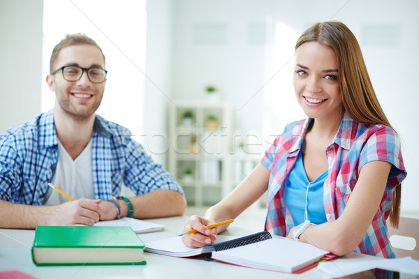 [[stock_photo]]: Occupés · élèves · puce · fille · regarder · caméra