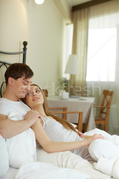 親密 戀愛的 情侶 放寬 床 早晨 商業照片 © pressmaster