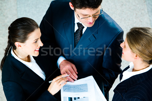 üzleti megbeszélés felülnézet három kollégák megbeszél növekedés Stock fotó © pressmaster