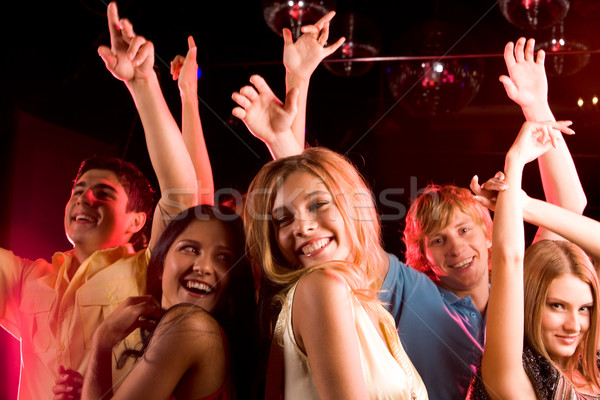 Discotecă imagine fericit tineri petrecere Imagine de stoc © pressmaster