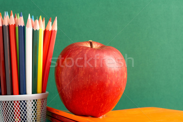 [[stock_photo]]: Pomme · crayons · grand · pomme · rouge