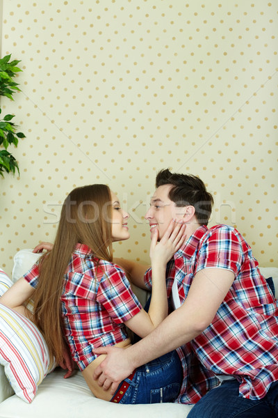 Flirt amourösen Paar Sitzung Sofa schauen Stock foto © pressmaster