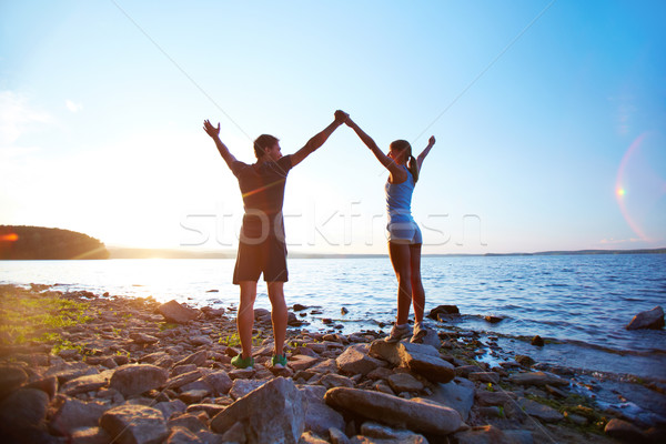 Dícséret szabadság fotó fiatal pér áll tengerpart Stock fotó © pressmaster