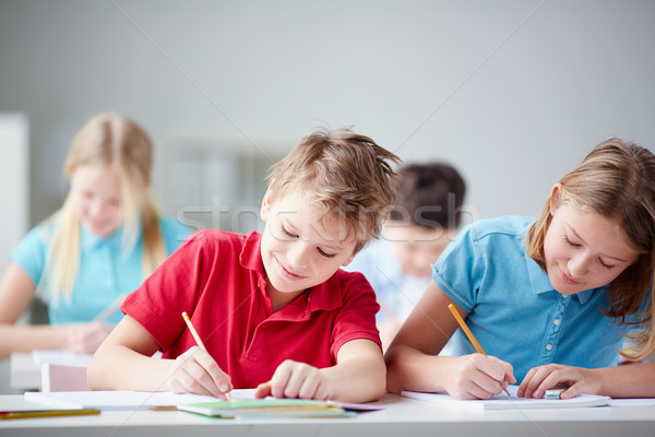 Desenho juntos retrato dois diligente alunos Foto stock © pressmaster