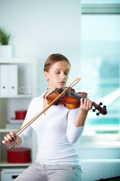 Foto stock: Jogar · violino · retrato · jovem · feminino · música