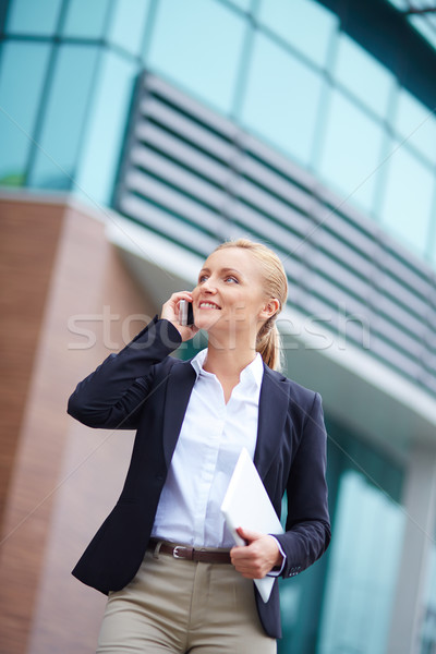 Mujer de negocios llamando retrato elegante teléfono celular Foto stock © pressmaster