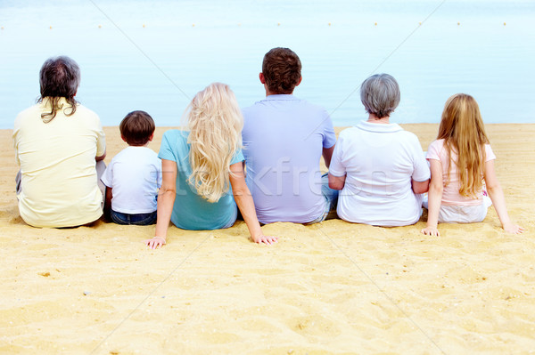 Serenidad foto sereno familia sesión arenoso Foto stock © pressmaster