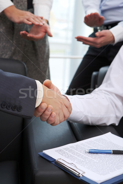 Accordo immagine business stretta di mano firma contratto Foto d'archivio © pressmaster