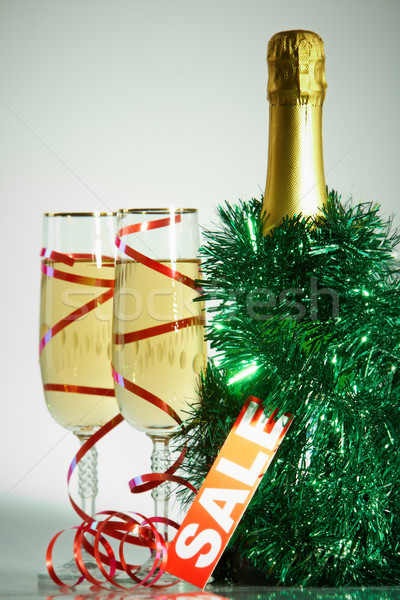 Navidad dos champán flautas verde botella Foto stock © pressmaster