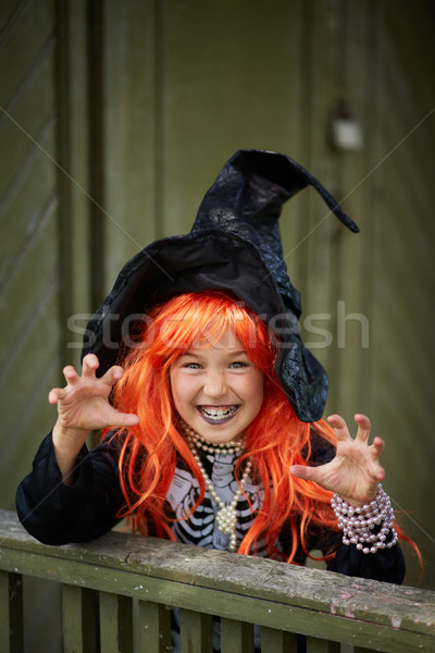 Spaventoso ritratto halloween ragazza guardando fotocamera Foto d'archivio © pressmaster