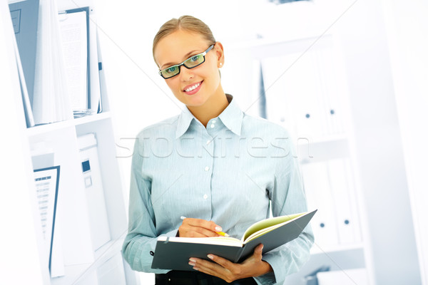 [[stock_photo]]: Charmant · secrétaire · portrait · heureux · femme · d'affaires · regarder