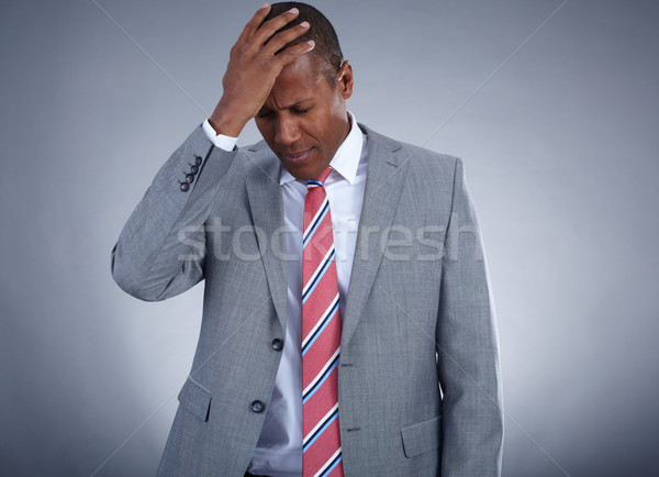 Verwarring foto zakenman aanraken hoofd grijs Stockfoto © pressmaster