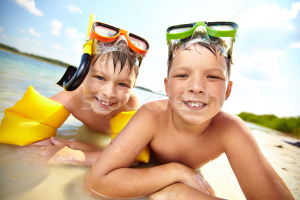 Rodzeństwo plaży Fotografia szczęśliwy piasku Zdjęcia stock © pressmaster