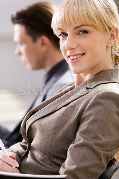 Hermosa empleado retrato sonriendo mirando cámara Foto stock © pressmaster