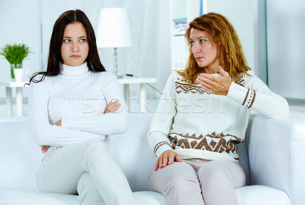 Foto stock: Familia · problema · foto · mujer · bonita · mirando · hija