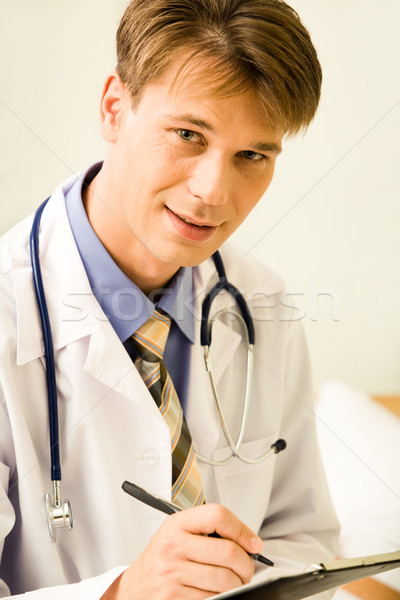 Stockfoto: Portret · mannelijke · arts · klaar · schrijven · iets