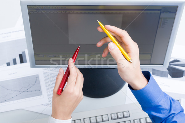 Explicação foto masculino feminino mãos canetas Foto stock © pressmaster