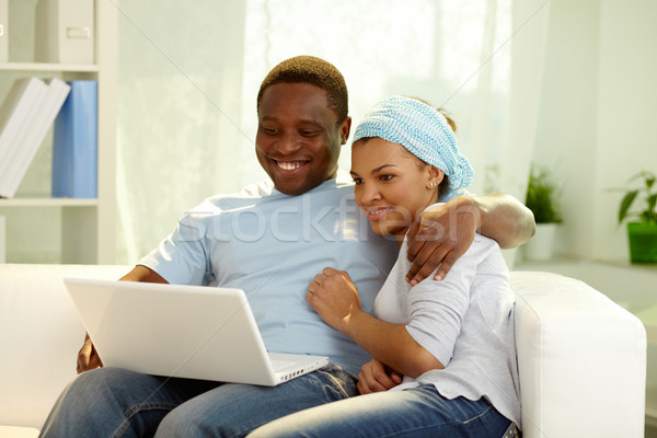 Internet mánia kép fiatal afrikai pár Stock fotó © pressmaster