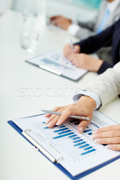 Einsatzbesprechung Bild weiblichen Hände Stift Business Stock foto © pressmaster
