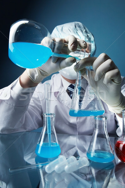 ученого жидкость один химический стакан женщину Сток-фото © pressmaster