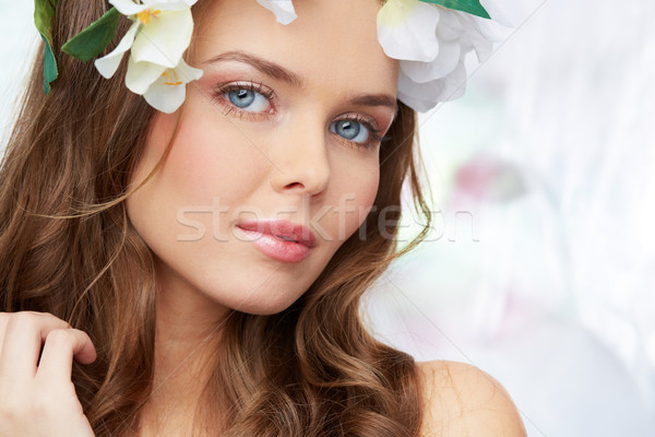 Békés tavasz portré bájos fiatal hölgy Stock fotó © pressmaster