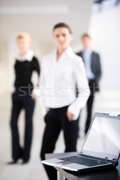 Czarny komputera obraz tabeli trzy osoby kobieta Zdjęcia stock © pressmaster