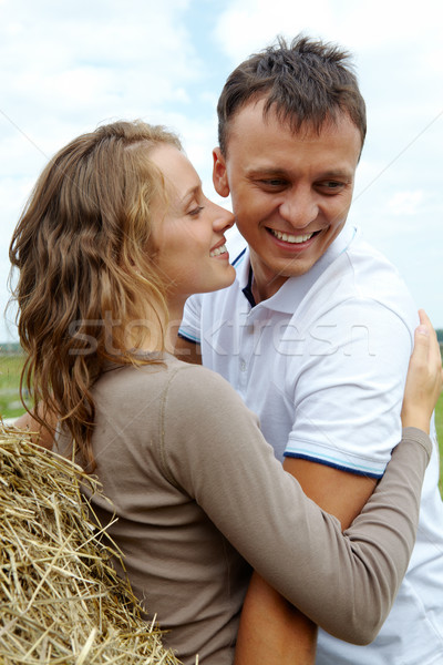 Fericit împreună om râs femeie frumoasa în aer liber Imagine de stoc © pressmaster