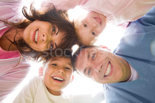 Familie Spaß unterhalb Ansicht Kopf lächelnd Stock foto © pressmaster