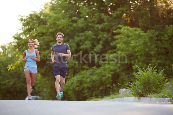 Lopen ochtend foto gelukkig paar buitenshuis Stockfoto © pressmaster